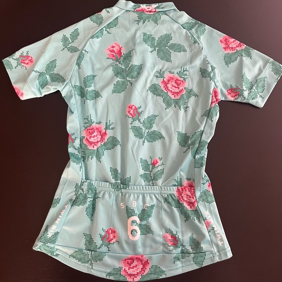 Twin Six (made in the USA) bike jersey comfortable,dry wicking,& fits perfectly. - Picture 3 of 7